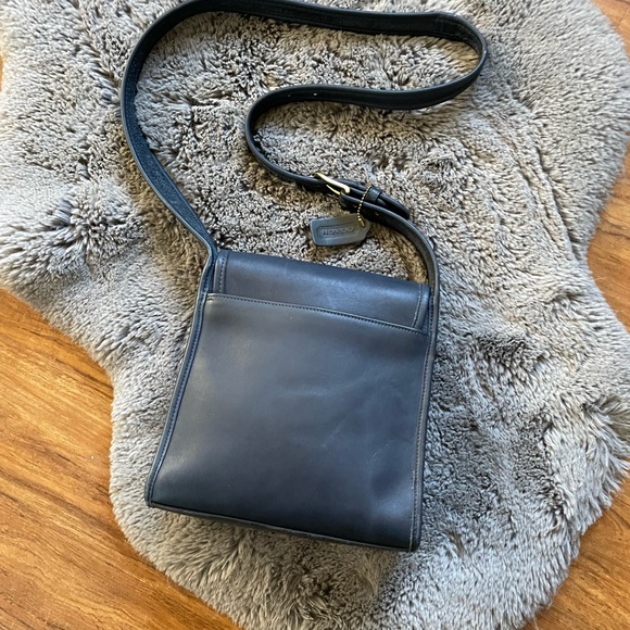 Coach Blue Leather Crossbody Bag with Turn-Lock Closure - Picture 2 of 9